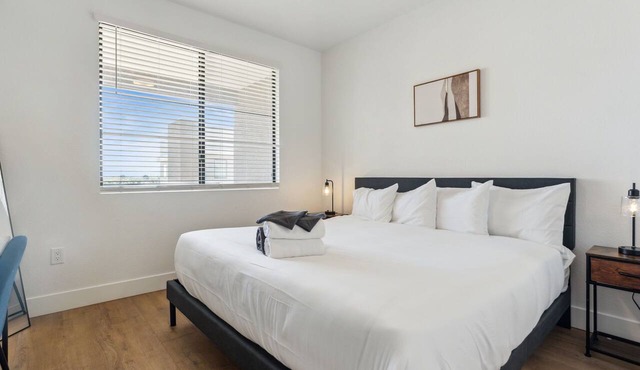 CozySuites Glendale - Westgate with pool! 05