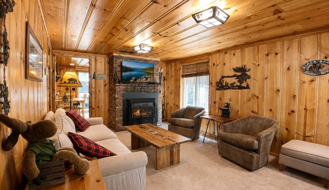 Craig's Cozy Cabin: Hot Tub, BBQ, Pets