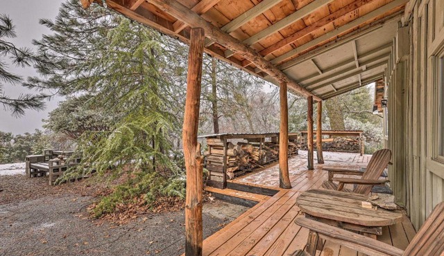 Creekside Cabin 8 Mi to Kings Canyon National Park