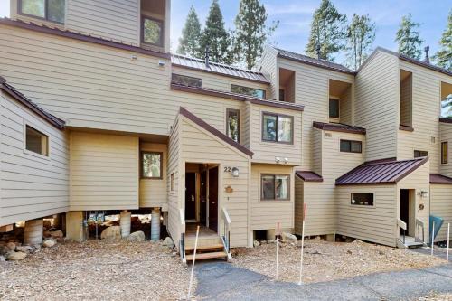 Cute condo with shared pool hot tub and tennis