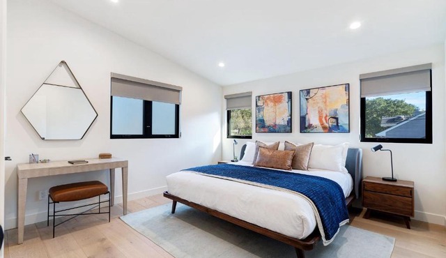 Dazzling Modern Home Close to Downtown Palo Alto and Stanford