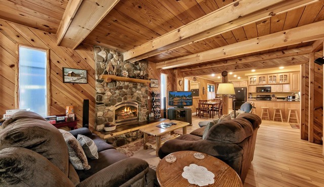 Deer Park 4 BR, 3BA, Spa Close to Heavenly