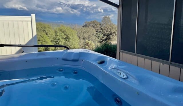 Deer Suite - Hot Tub - Game Room - Sleeps 2