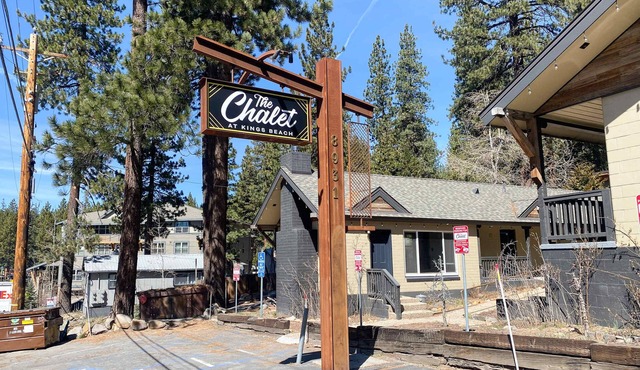 Delightful hotel with lakeview, golf, skiing, WiFi, & Netflix