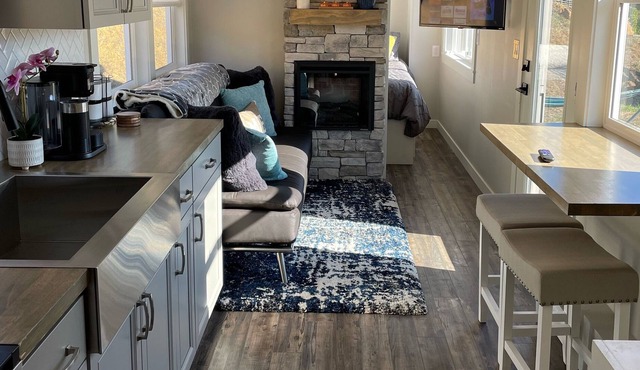 Delightful Tiny Home w/ indoor Fire Place