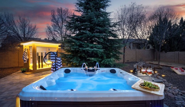 Desert Opal Retreat - Glass Sauna Theater Arcade Hot Tub