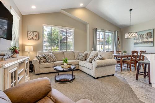 Desert Rose Townhome: 35 Mi to Zion & State Parks