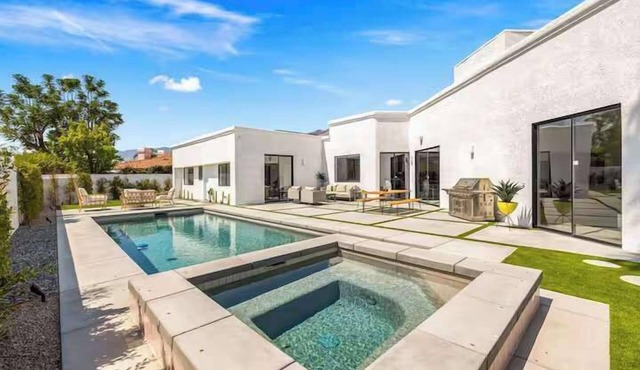 Designer 5 Bed 4 Bath With Entertainers Pool & Spa