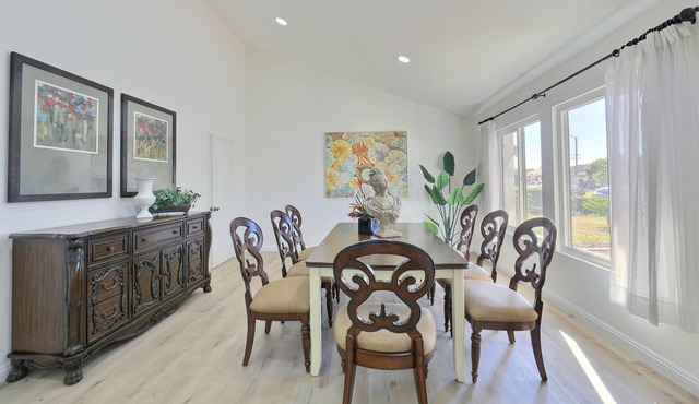 Disneyland,6B/3.5b/3K+5Q beds/High Wifi/2400sqft
