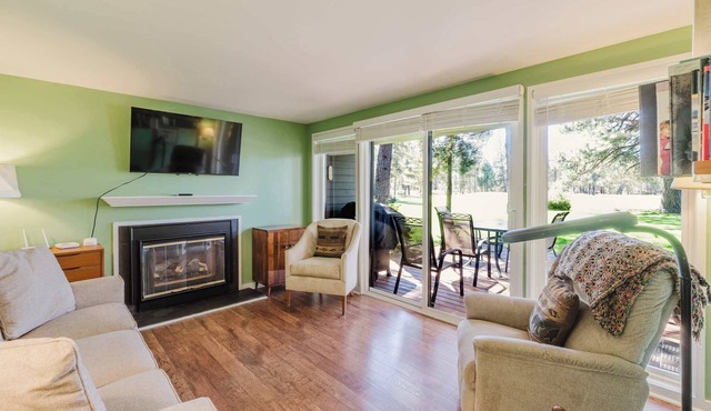 Dog-friendly condo with 6 SHARC passes & great golf course views