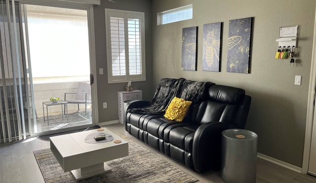 Dog-Friendly Cozy Condo in North Scottsdale!