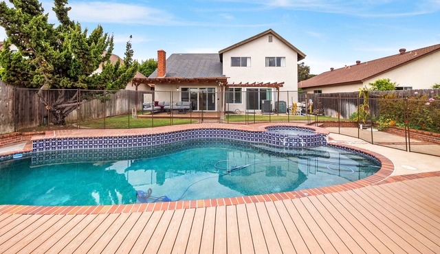 Dog-Friendly Home W/ Private Pool & Hot Tub, Backyard, Patio & Free WiFi