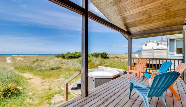Dog friendly oceanfront cottage with private hot tub and wood burning fireplace