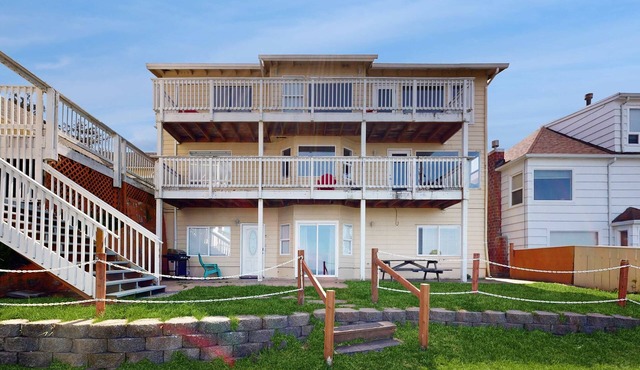 Dog Friendly Studio Condo with Ocean Views WiFi Close to Everything