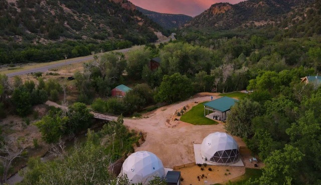 Dome Retreat Near Zion. Hot Tub and Sauna.