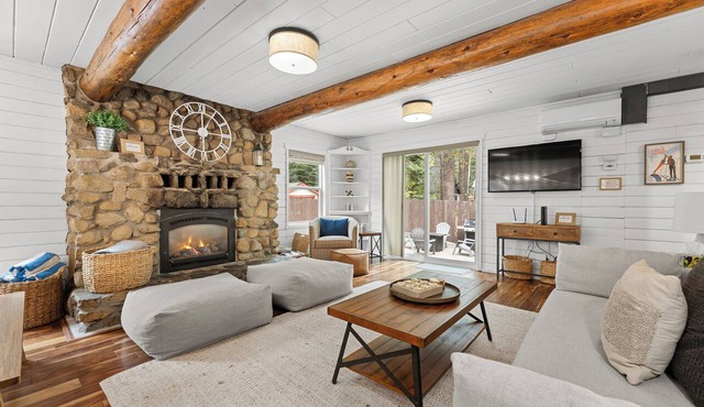 Donner Lake Cottage - Private Yard w/Firepit