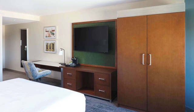 DoubleTree by Hilton Battle Creek in Battle Creek