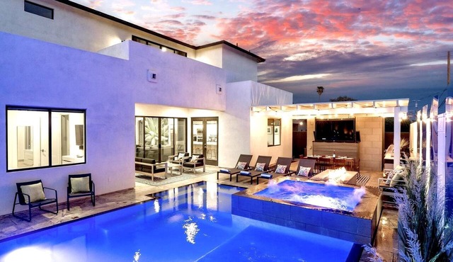 Dream Pool/Spa/Patio/Firepit/Spacious/Walk to Old Town