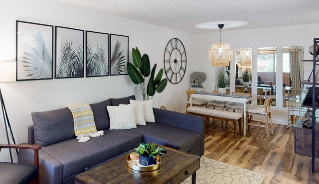 Dreamy bohemian condo with tranquil vibes, close proximity to downtown