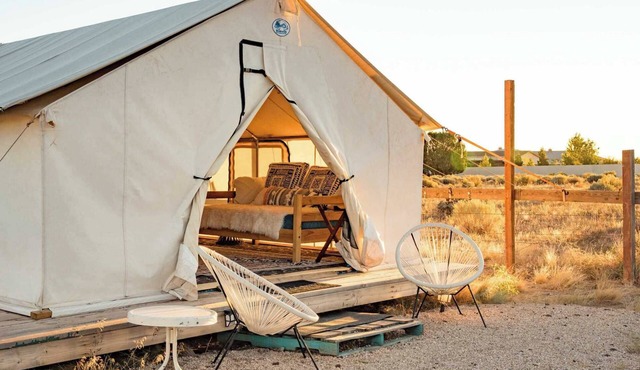 Dreamy Glamp Tent + community hot tub-firepit