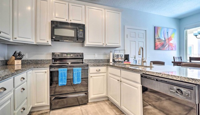 Dtwn Mesquite Condo w/Resort Pool: Golf & Gamble!