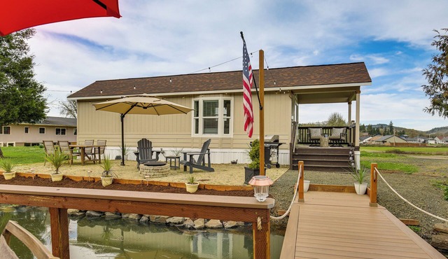 Dual-Cottage Getaway in Oakland w/Private Pond