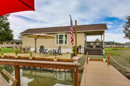 Dual-Cottage Getaway in Oakland w/Private Pond