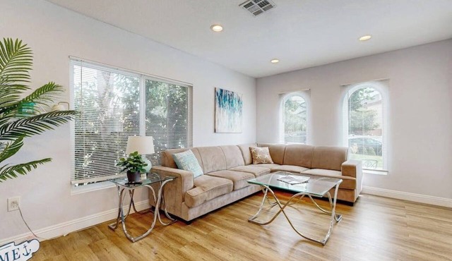 Dual homes with 2 full kitchens, fast WiFi, fireplace, & patio - dog-friendly