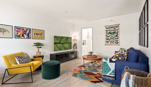 East Village Arts District, King Suite w/Sofa Bed