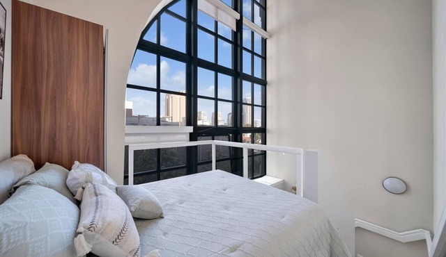 Electra Love Loft w/Downtown Views, Free Parking