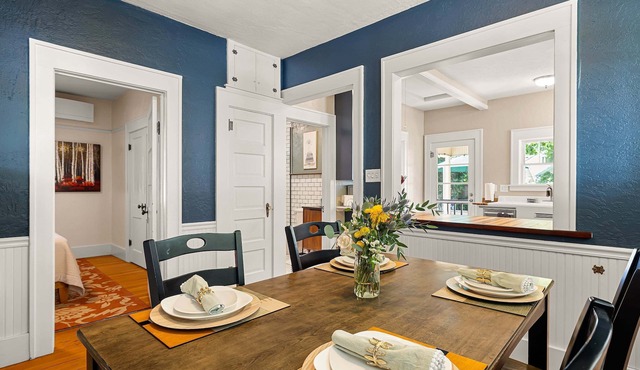 Elizabeth Page House - Charming & Modern Bungalow 3 Bedroom Home