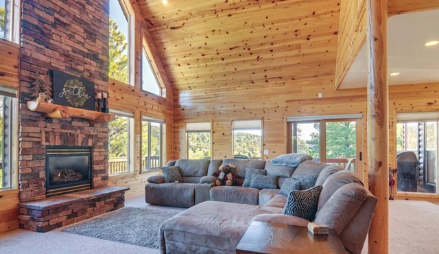 Elkridge Cabin! With AC, Tesla charger, dog friendly