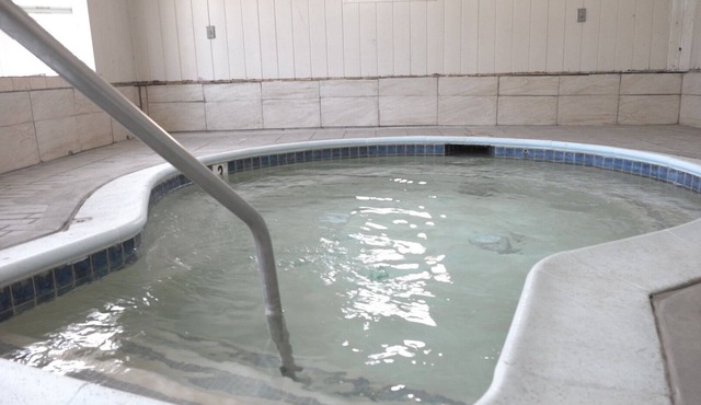 Elsinore Hot Springs & Lodge