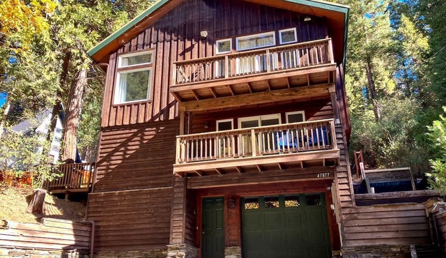 Enchanting Creekside Cabin Retreat near Yosemite National Park in California