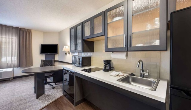 Enjoyable Stay! Pet-friendly Accommodation Studio w/Full Kitchen, Picnic Area!