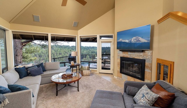 EV Charger-Private Hot Tub-25 mins to Mt Bachelor-5 mins to Old Mill