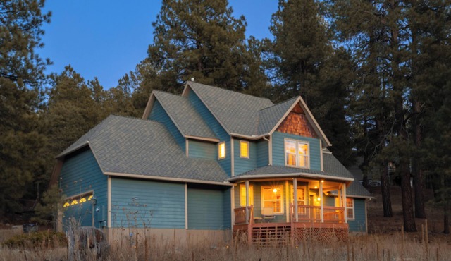 Evergreen Chalet - Close to trails on almost 2 acres