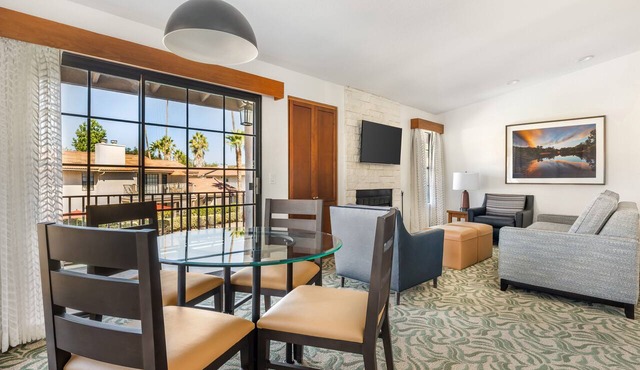 Everything You Need For The Perfect Vacation! Pool, Near Guy B Woodward Museum!