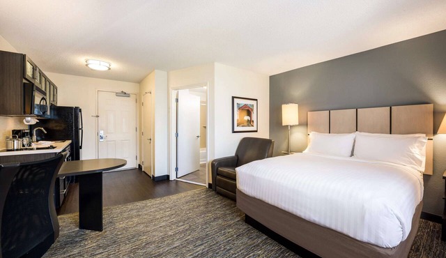 Excellent Choice! W/Private Full Kitchen! Minutes to California's Great America