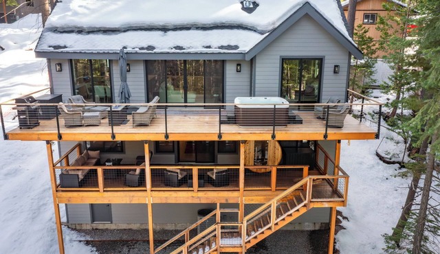 Exclusive 5BR Modern Luxury Estate Hot Tub Sauna Decks Expansive Mountain Views