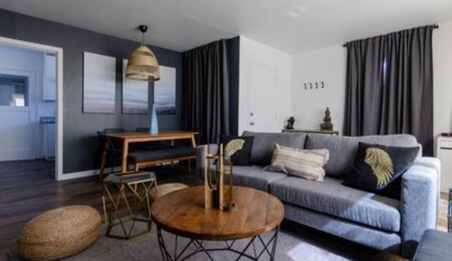Executive suite central location PET FRIENDLY