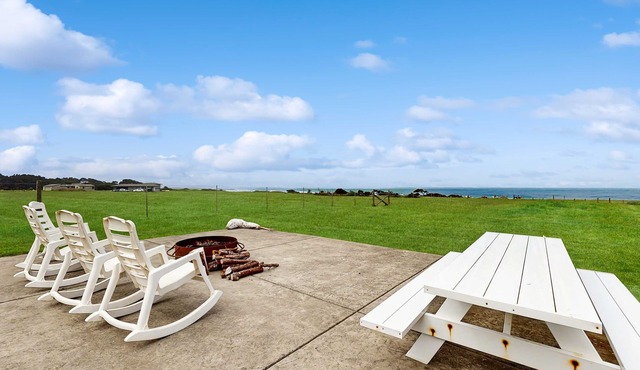Expansive Oceanfront Escape - Hot Tub, Grill, Yard