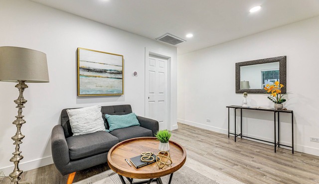 Extended Stay in LA! Cozy Home 3 Mi to Downtown