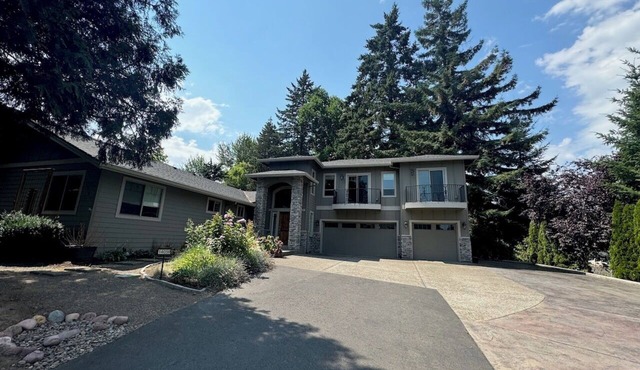 Extended Stay l Single Family 5 Bed 3 Bath Fenced Yard, EV Charge l Pets Welcome