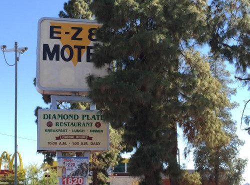 EZ 8 Motel Airporter