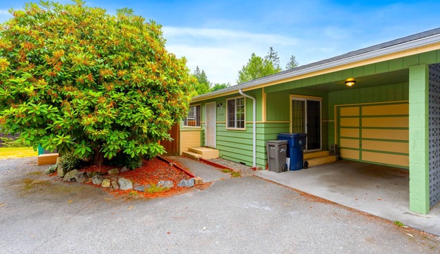 Family-friendly 2BR Duplex Garage Backyard