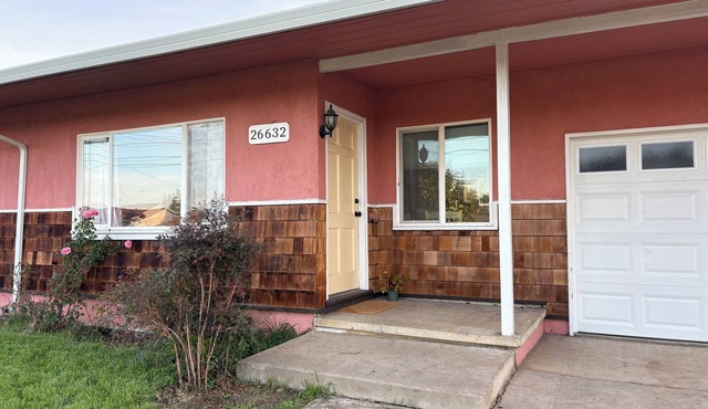 Family friendly 3-bedroom house in quiet Hayward neighborhood