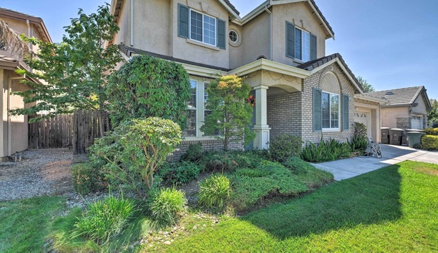 Family-Friendly Tracy House with Patio & Grill!