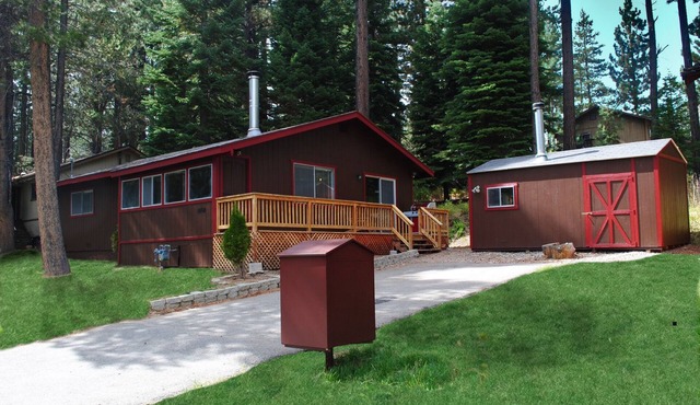 Family friendly home in quiet location w/private sauna, wi-fi, and wood stove