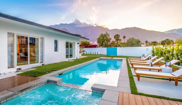 Family Fun Villa Pool, Game Room